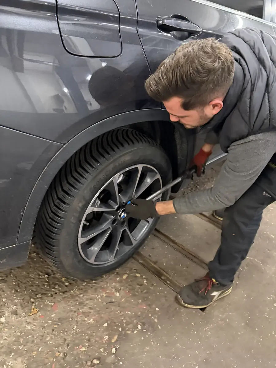 Serrage roue BMW service pneus Zaventem